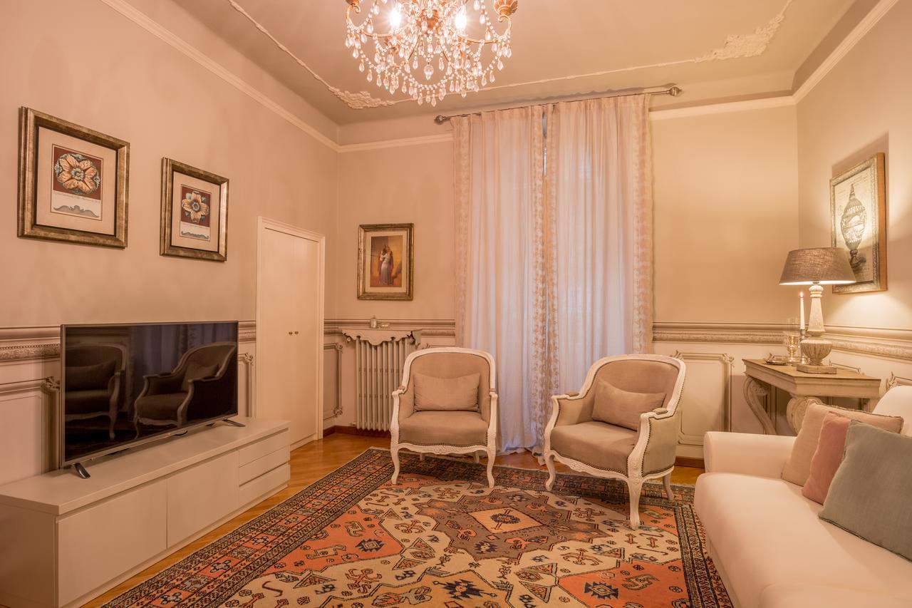 Domus - Incantevole Residenza Difronte A Casa Giulietta Appartement Vérone